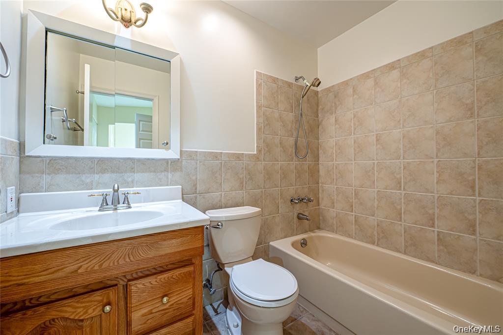 52 E Admirals Drive, Bay Shore, NY 11706