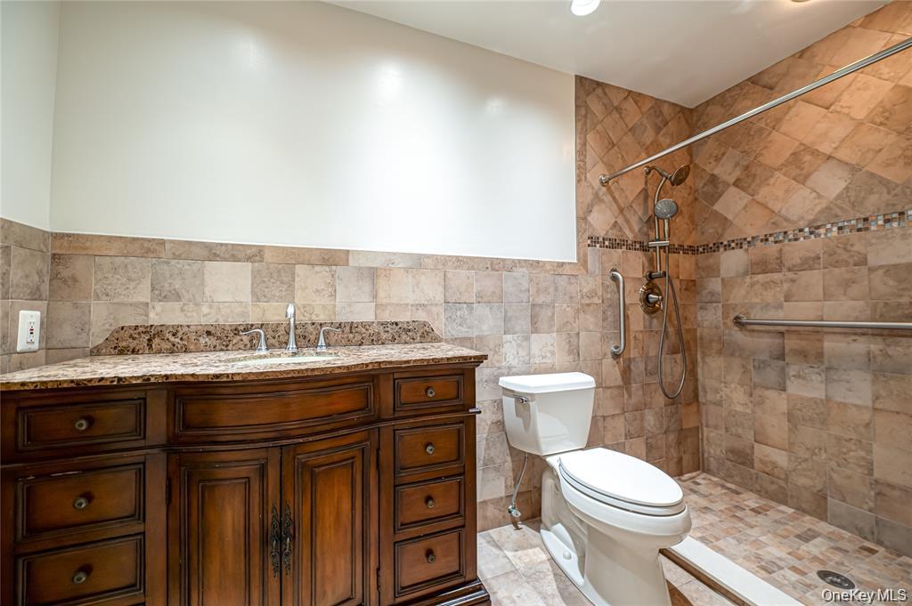 52 E Admirals Drive, Bay Shore, NY 11706