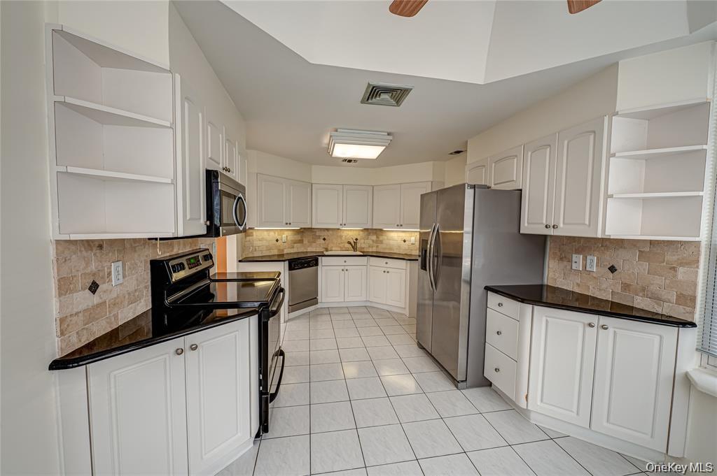 52 E Admirals Drive, Bay Shore, NY 11706