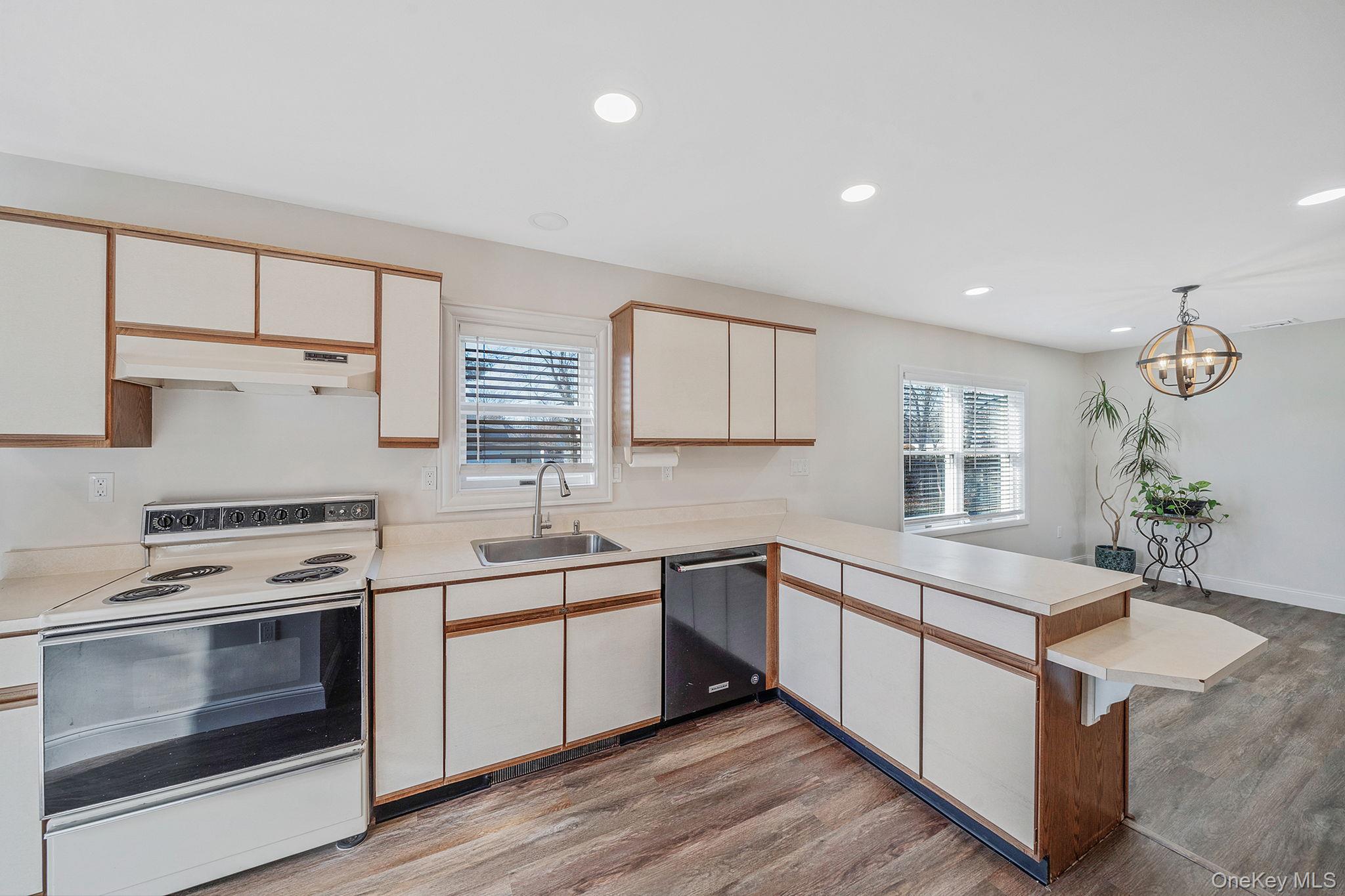 72 Locust Avenue, Oakdale, NY 11769