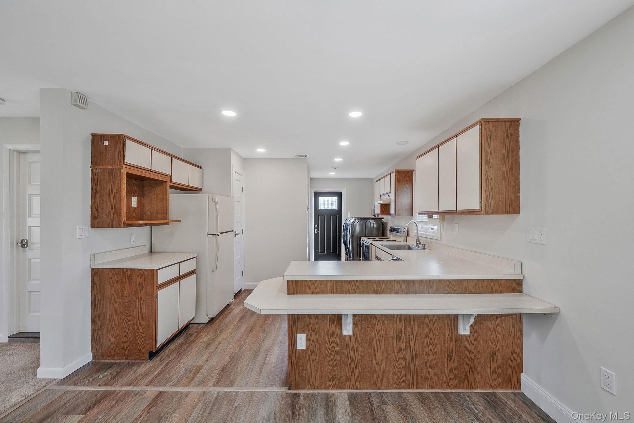 72 Locust Avenue, Oakdale, NY 11769