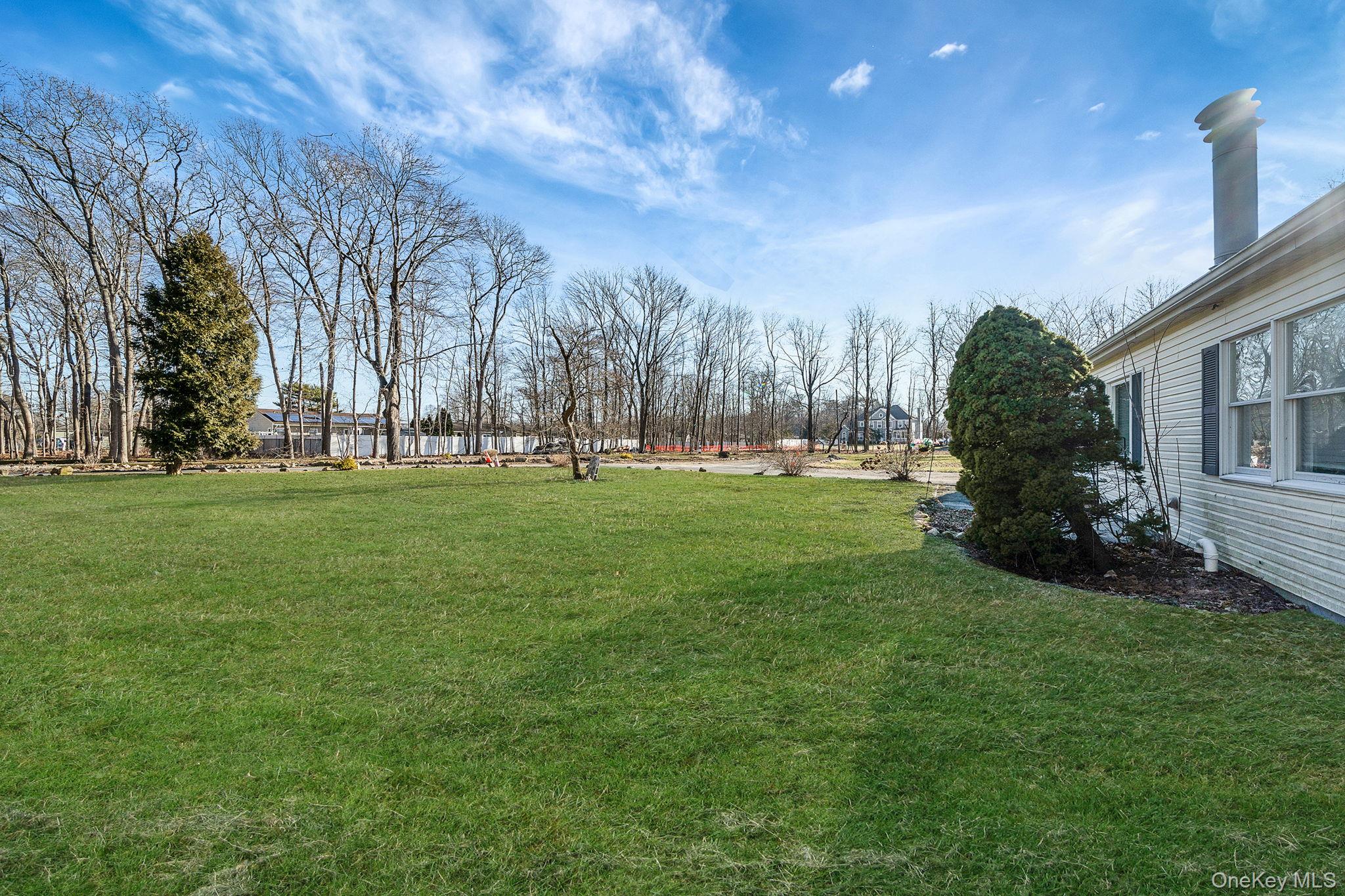 72 Locust Avenue, Oakdale, NY 11769