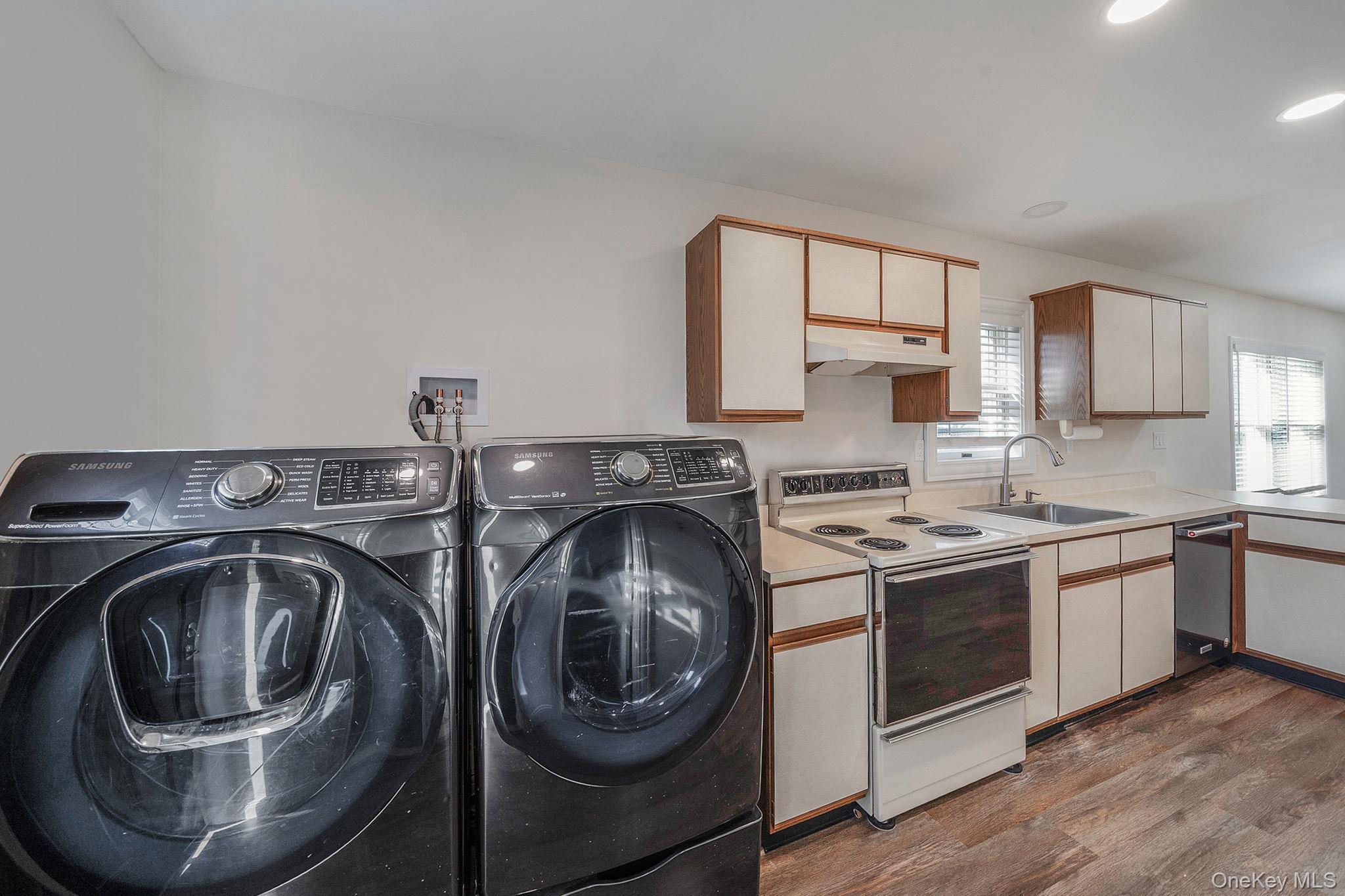 72 Locust Avenue, Oakdale, NY 11769