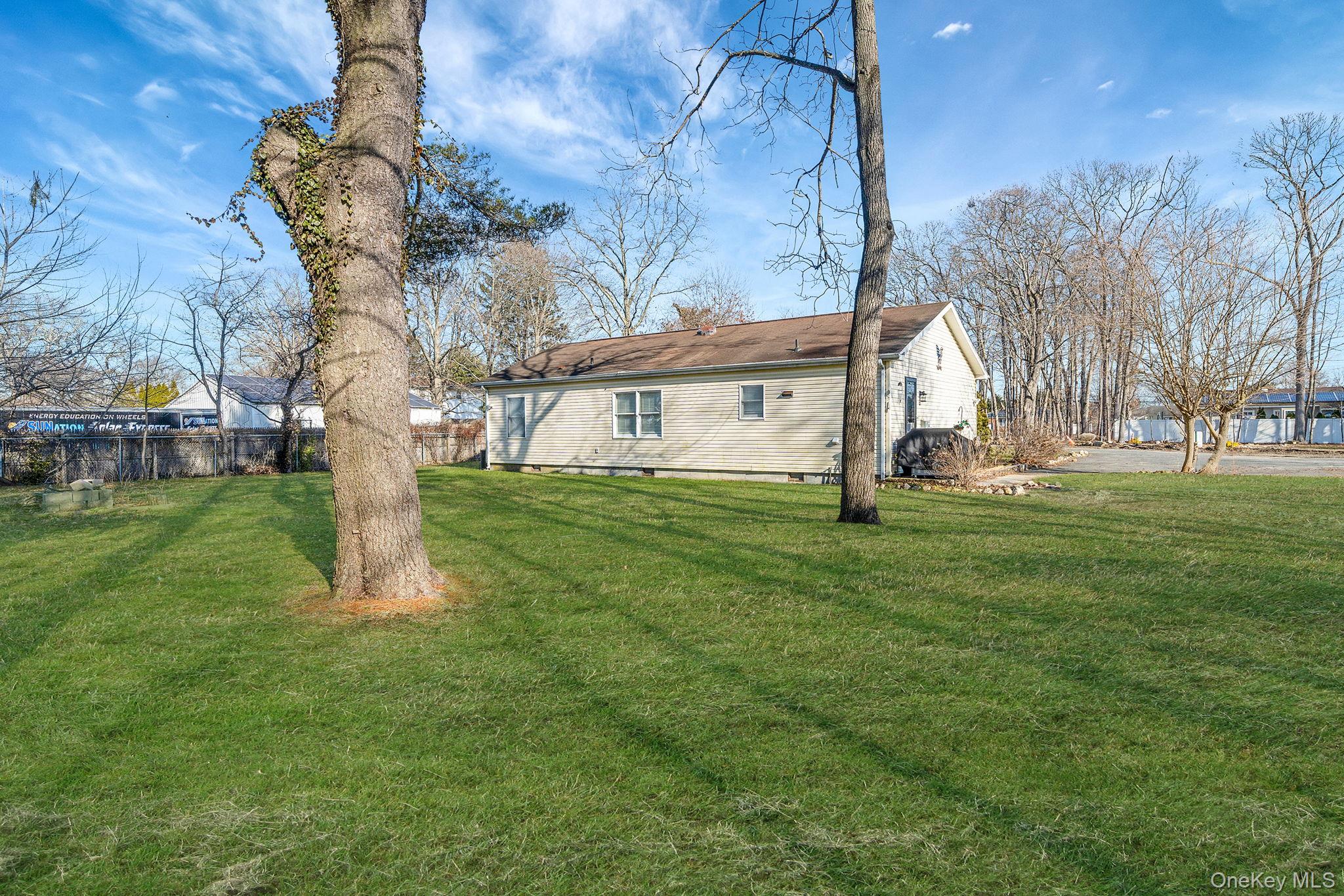 72 Locust Avenue, Oakdale, NY 11769