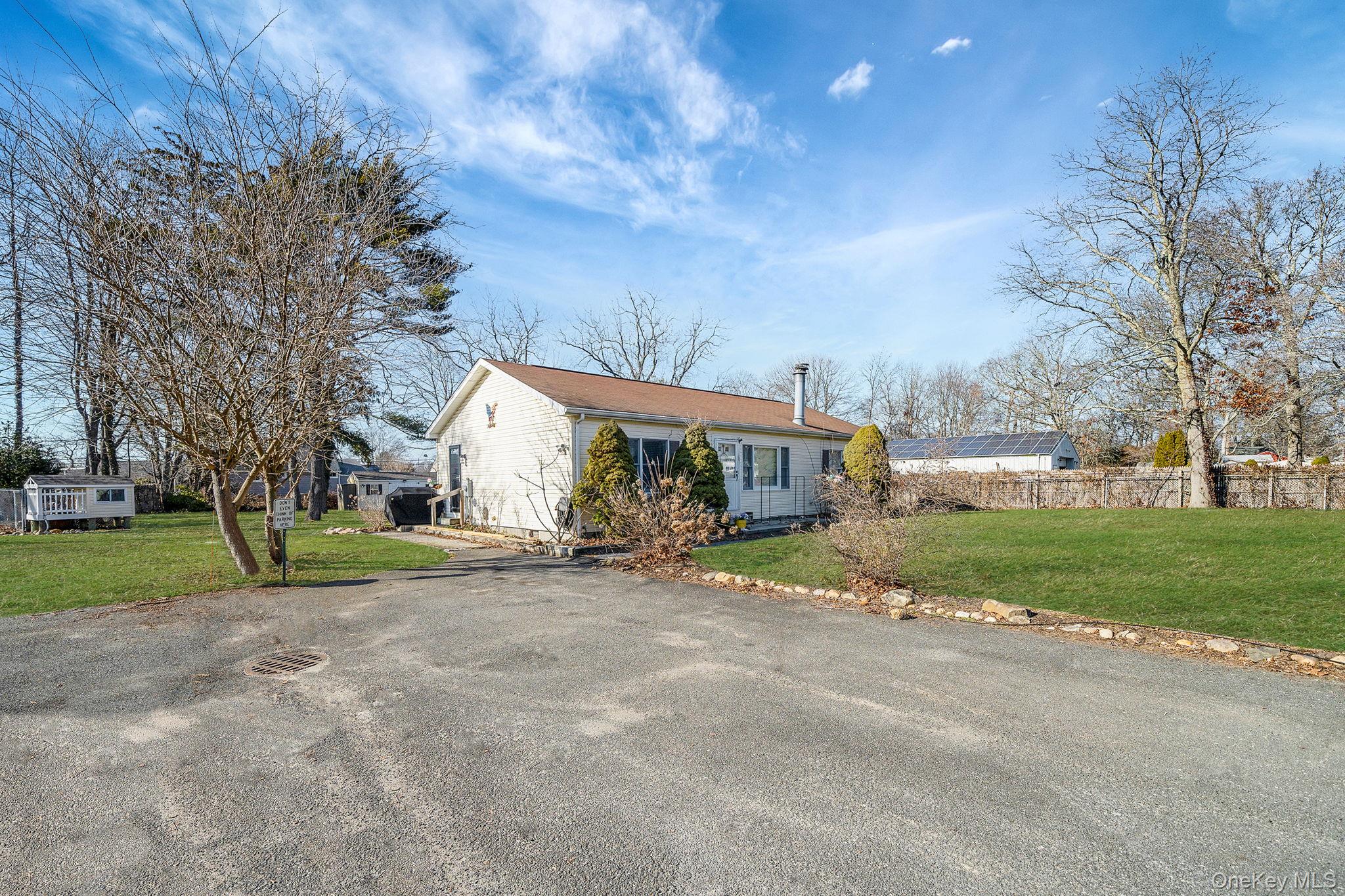 72 Locust Avenue, Oakdale, NY 11769