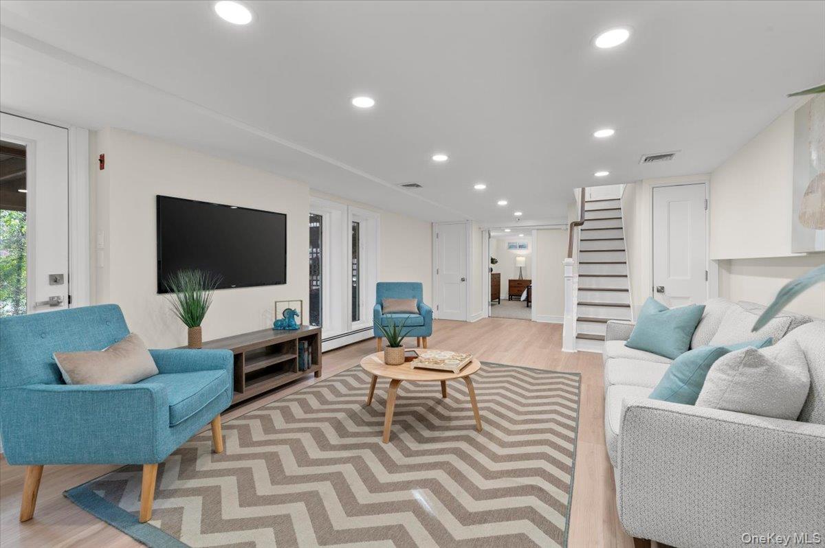 27 Valley Avenue, Locust Valley, NY 11560