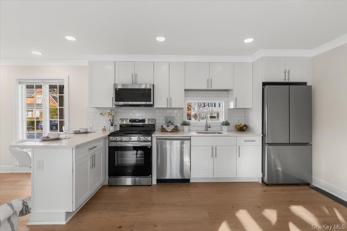 27 Valley Avenue, Locust Valley, NY 11560