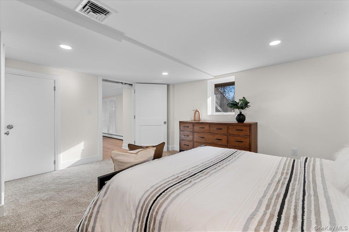 27 Valley Avenue, Locust Valley, NY 11560