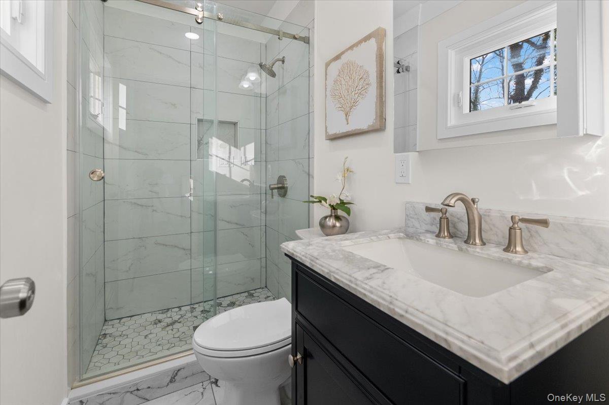 27 Valley Avenue, Locust Valley, NY 11560