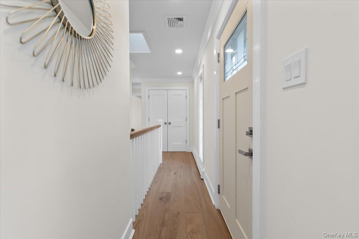 27 Valley Avenue, Locust Valley, NY 11560