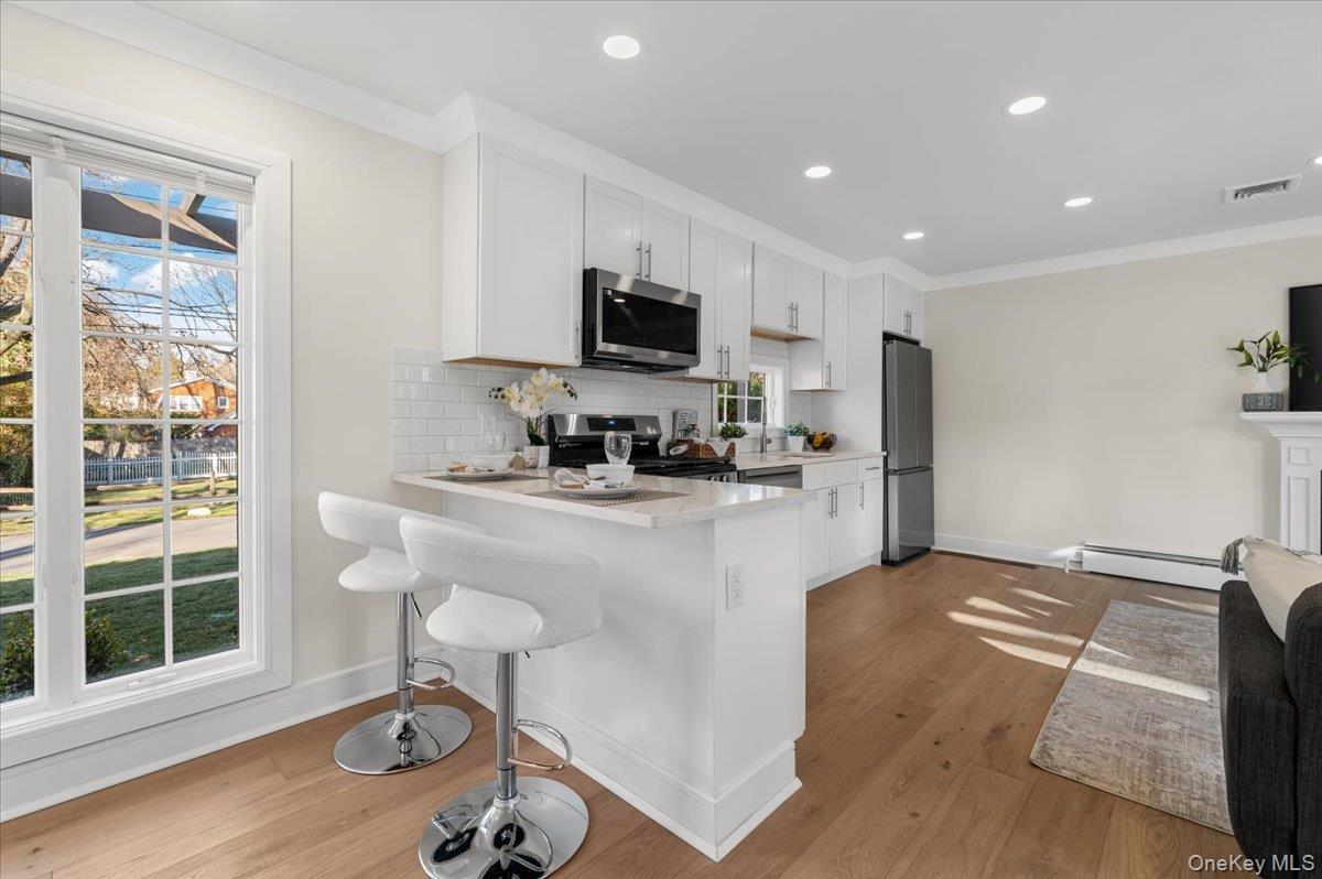 27 Valley Avenue, Locust Valley, NY 11560