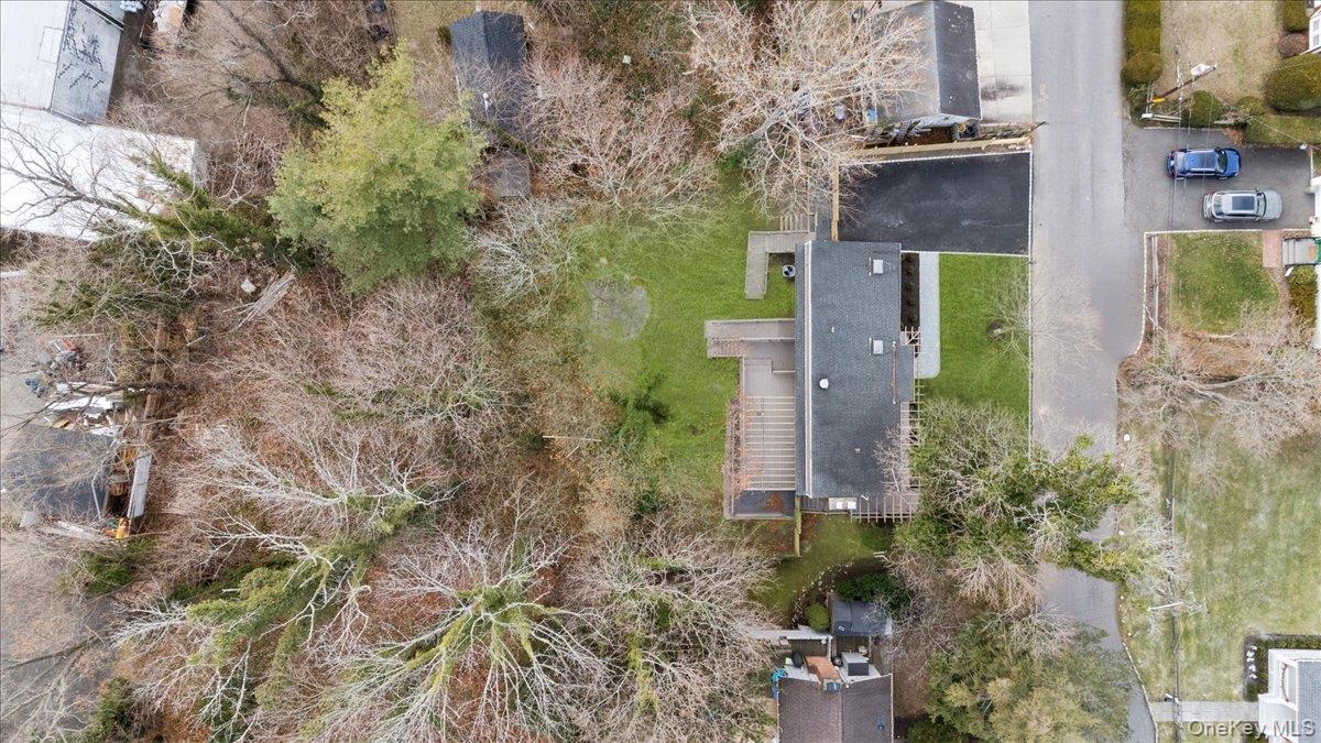 27 Valley Avenue, Locust Valley, NY 11560