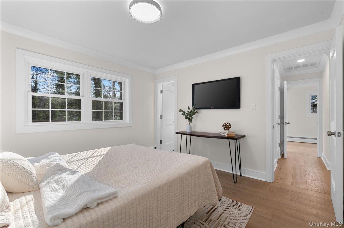 27 Valley Avenue, Locust Valley, NY 11560