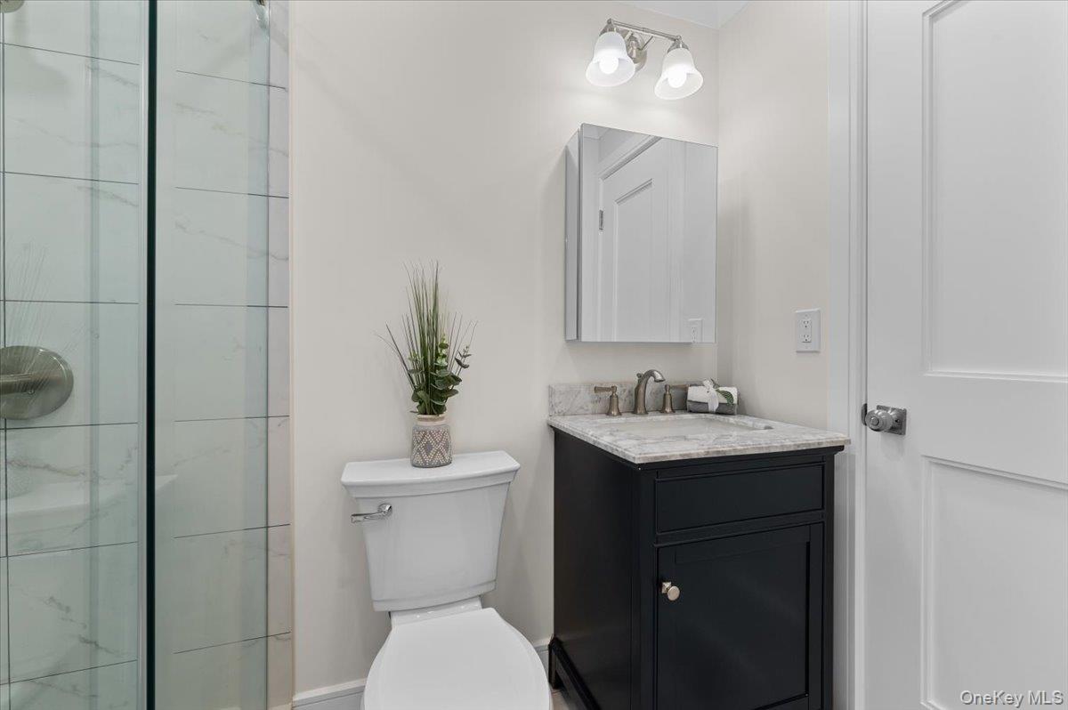 27 Valley Avenue, Locust Valley, NY 11560