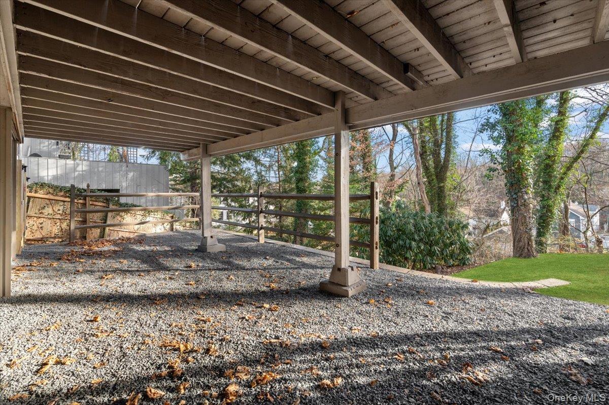 27 Valley Avenue, Locust Valley, NY 11560