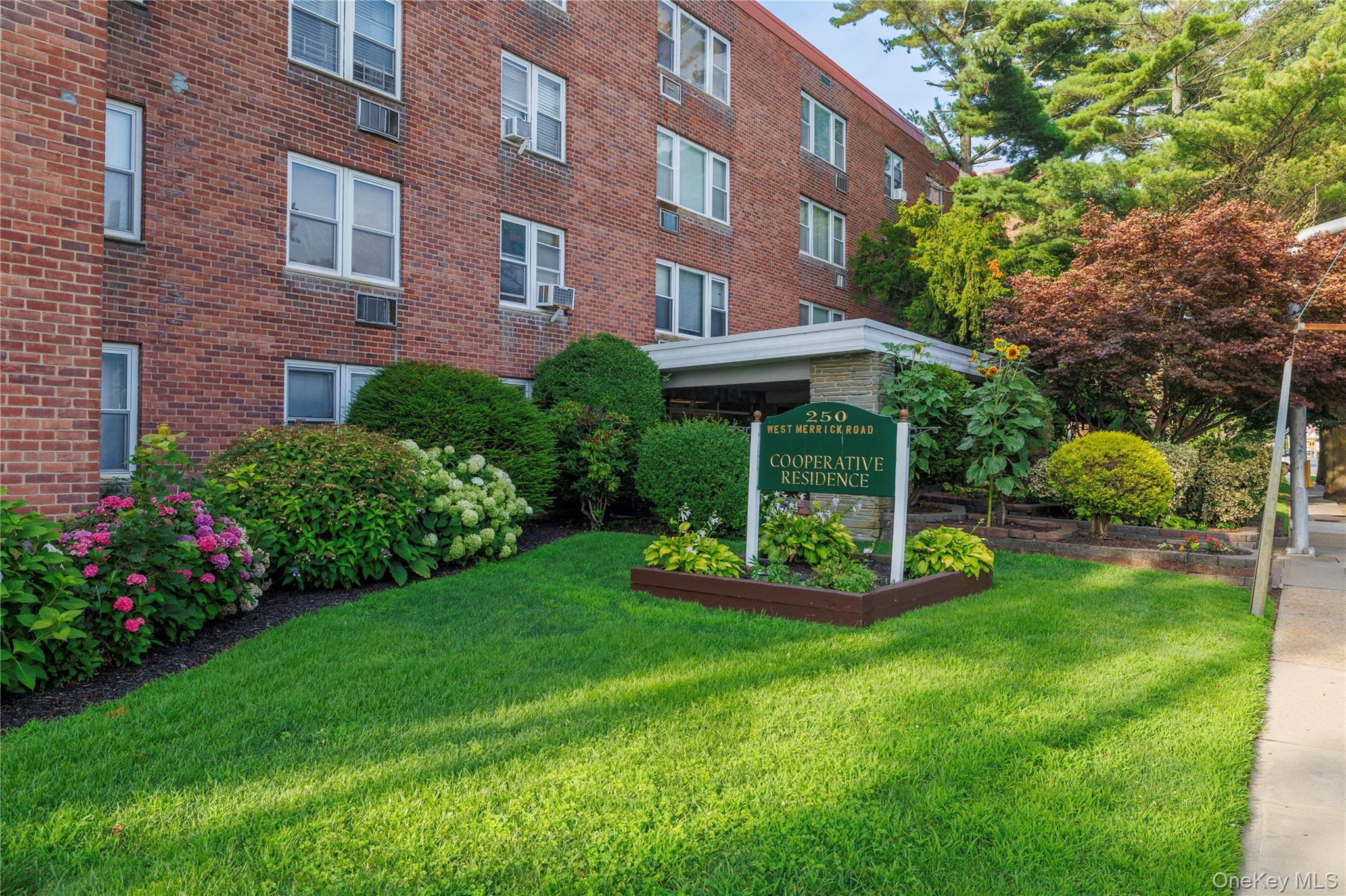 250 W Merrick Road # 1E, Freeport, NY 11520