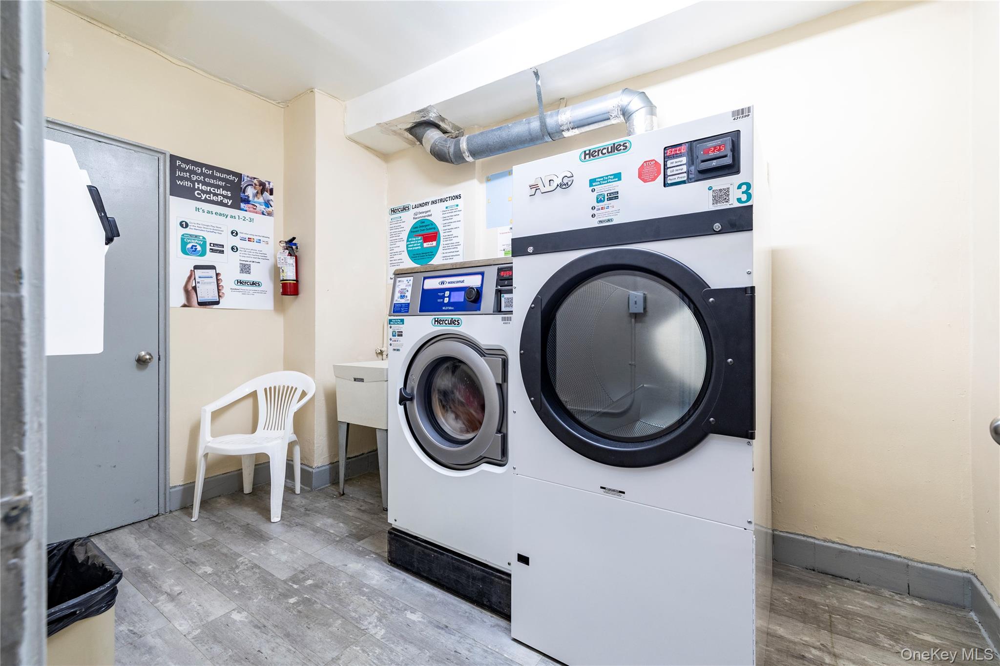 250 W Merrick Road # 1E, Freeport, NY 11520