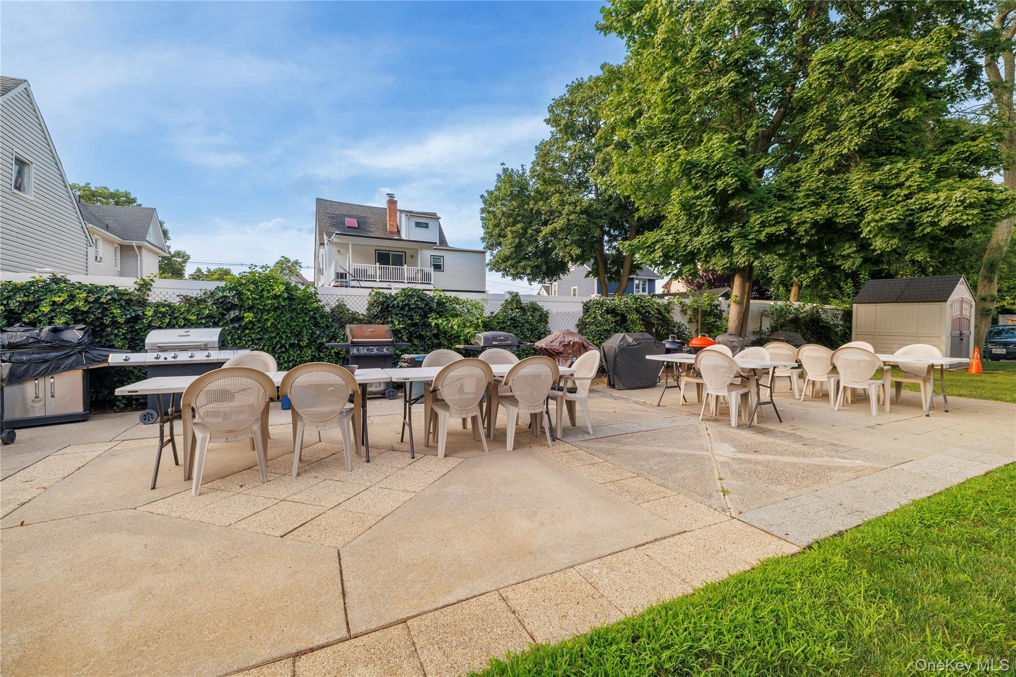 250 W Merrick Road # 1E, Freeport, NY 11520