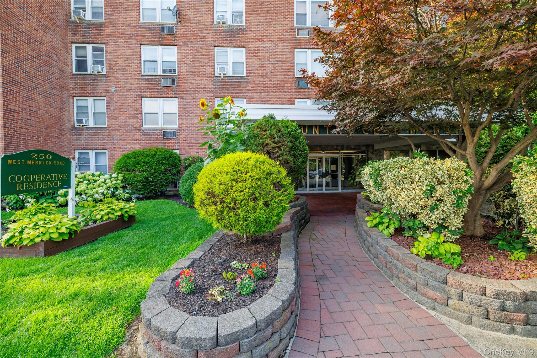 250 W Merrick Road # 1E, Freeport, NY 11520