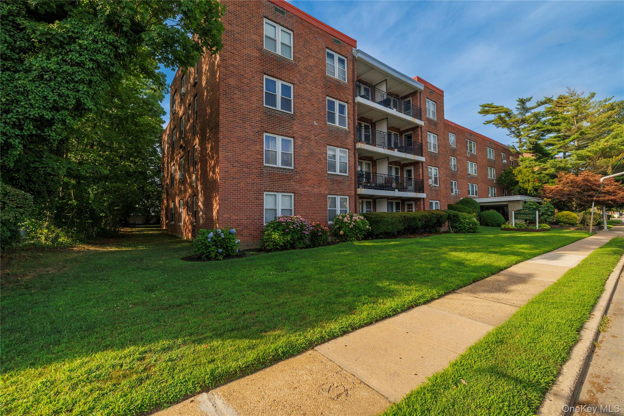 250 W Merrick Road # 1E, Freeport, NY 11520