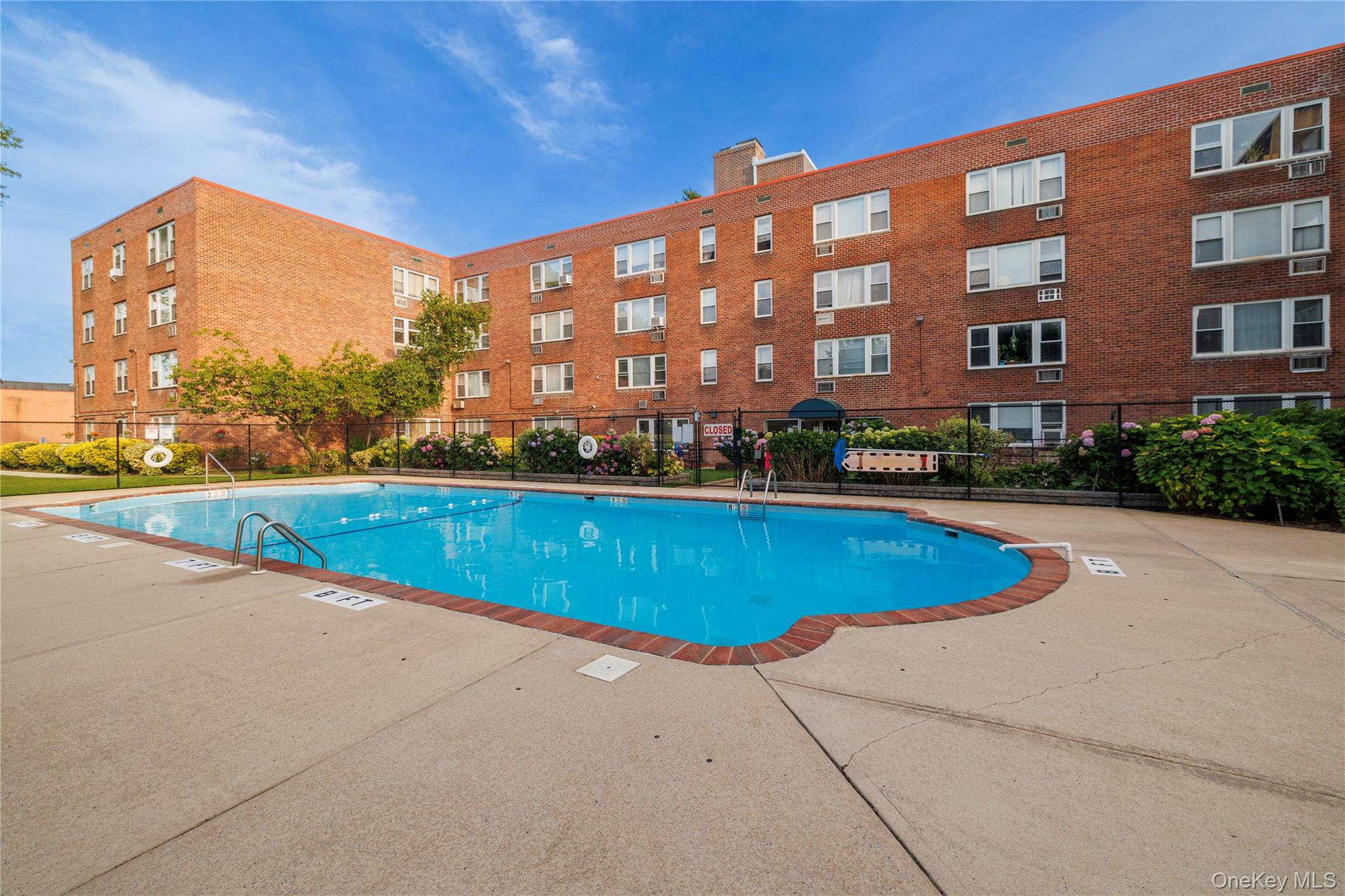 250 W Merrick Road # 1E, Freeport, NY 11520