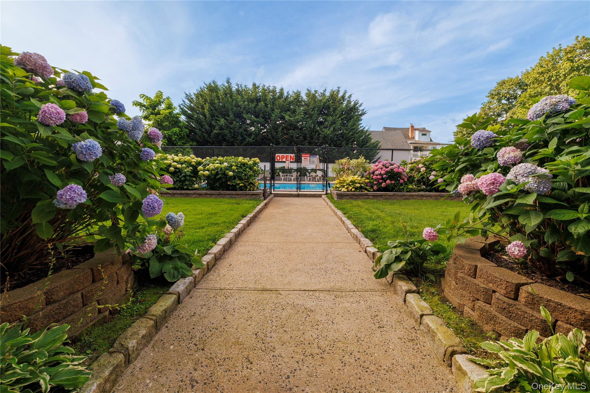 250 W Merrick Road # 1E, Freeport, NY 11520