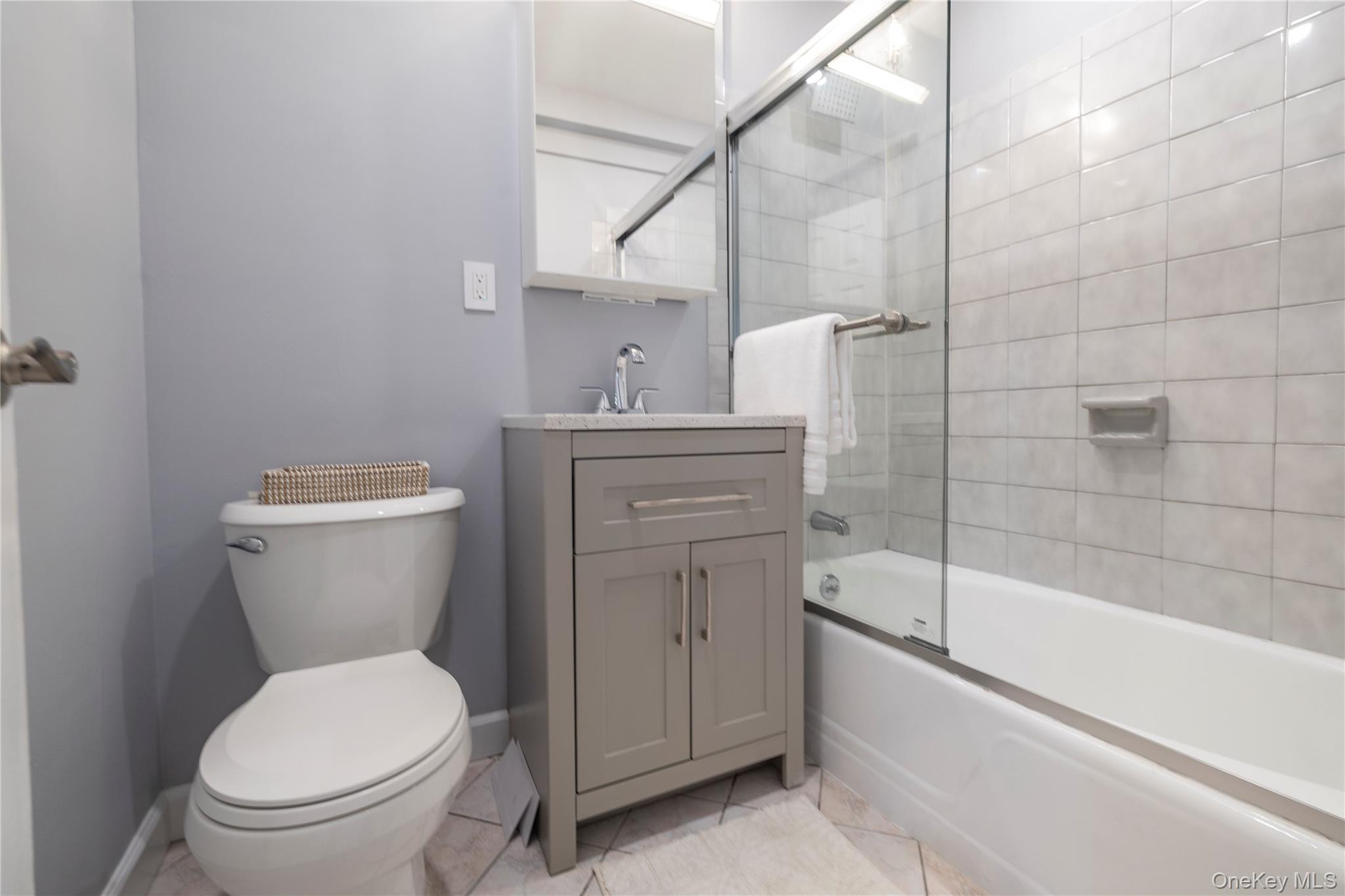 250 W Merrick Road # 1E, Freeport, NY 11520