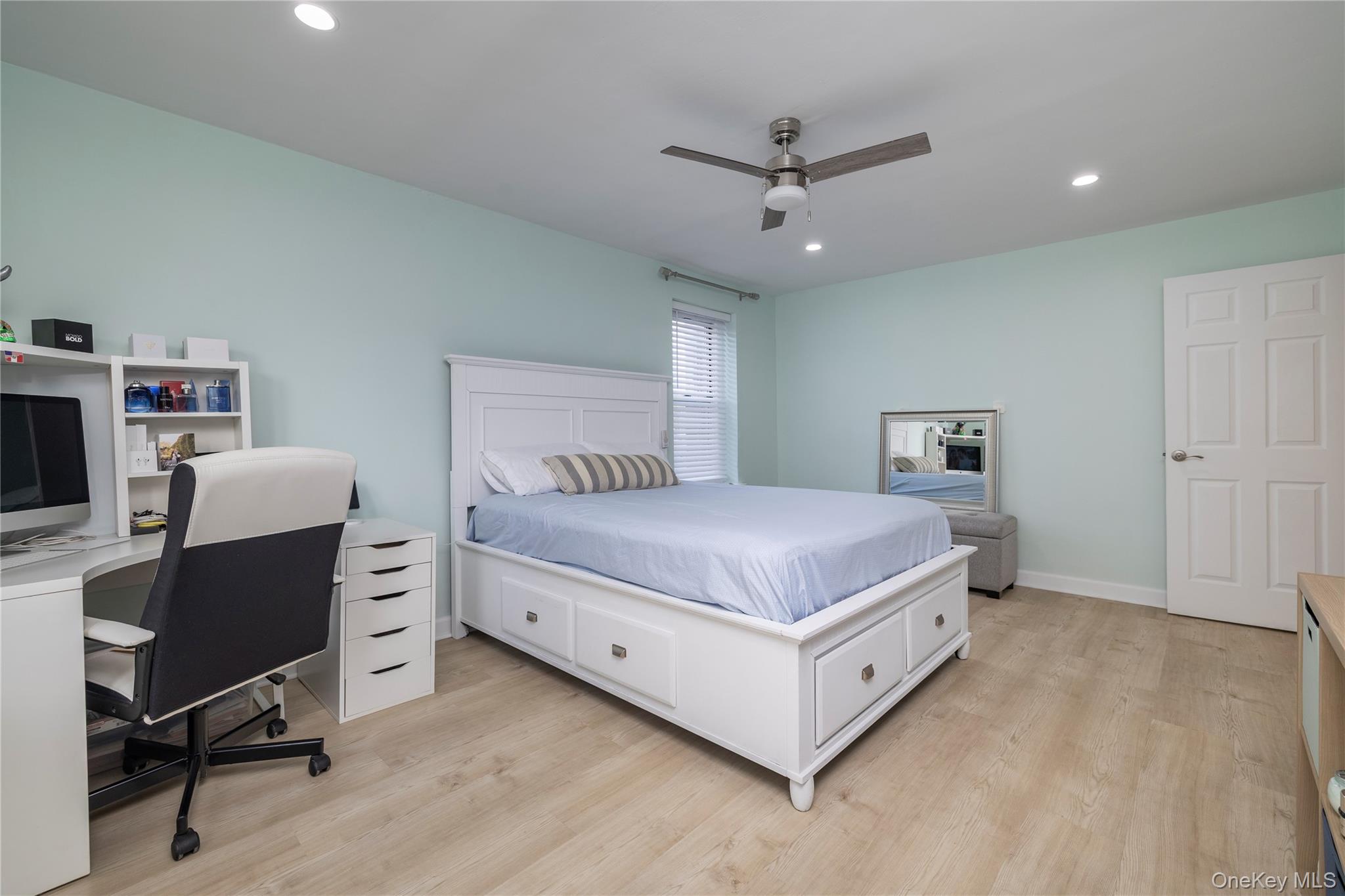 250 W Merrick Road # 1E, Freeport, NY 11520