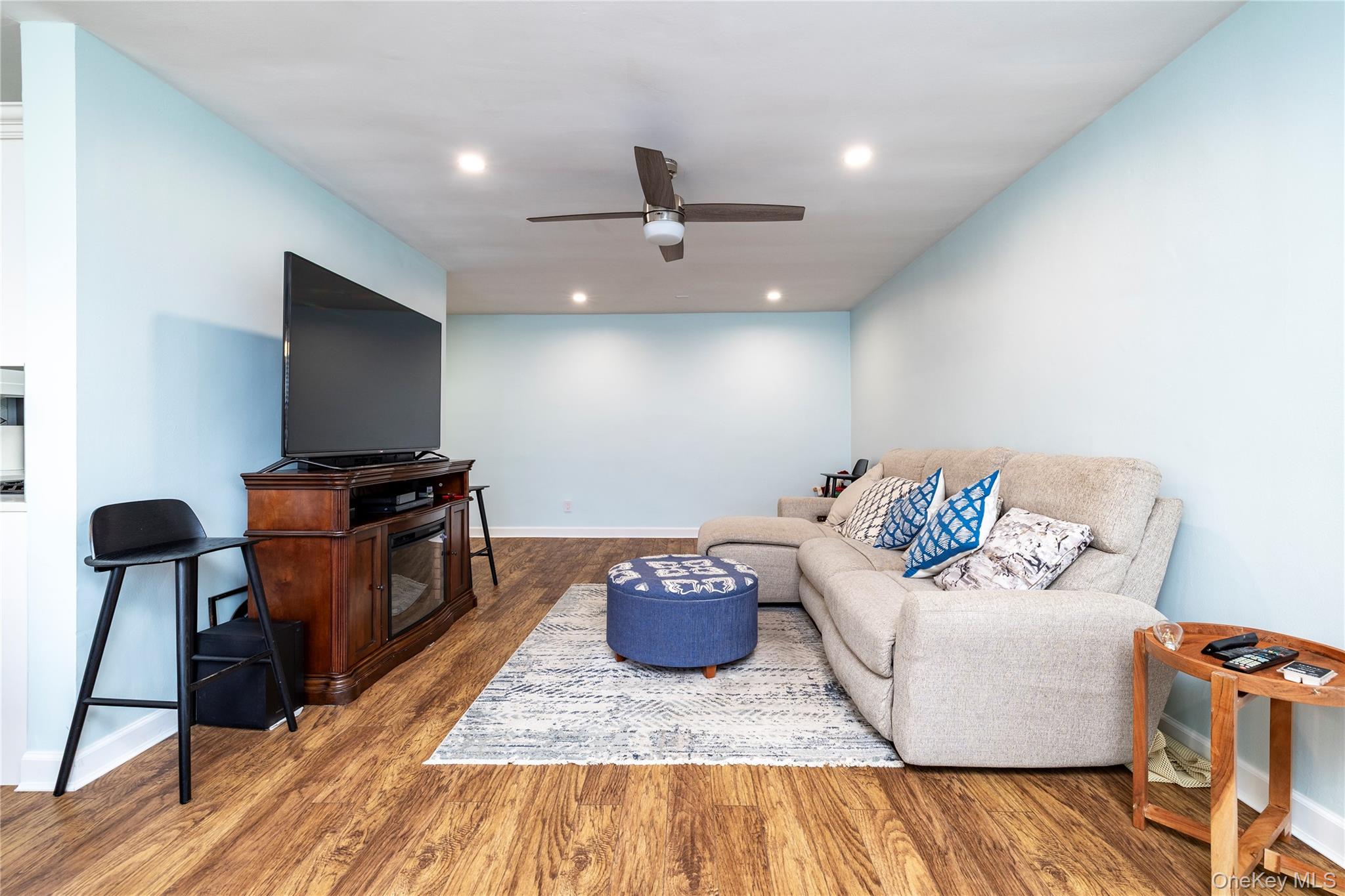 250 W Merrick Road # 1E, Freeport, NY 11520