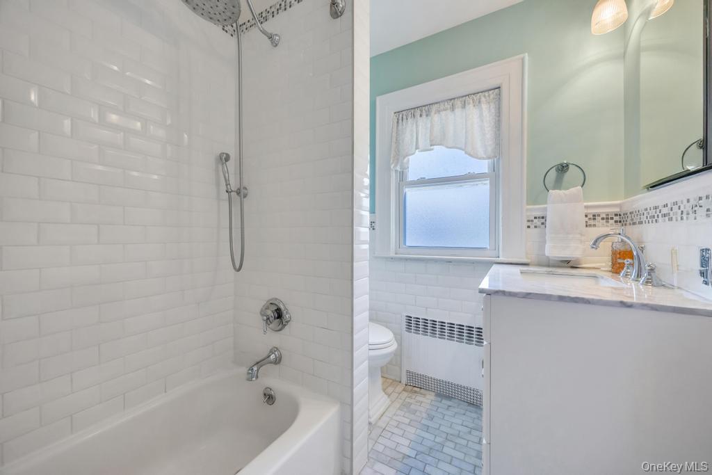 14 Lenox Avenue, Lynbrook, NY 11563