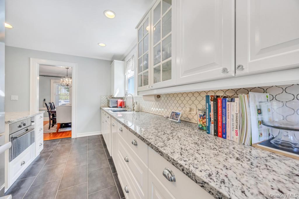 14 Lenox Avenue, Lynbrook, NY 11563