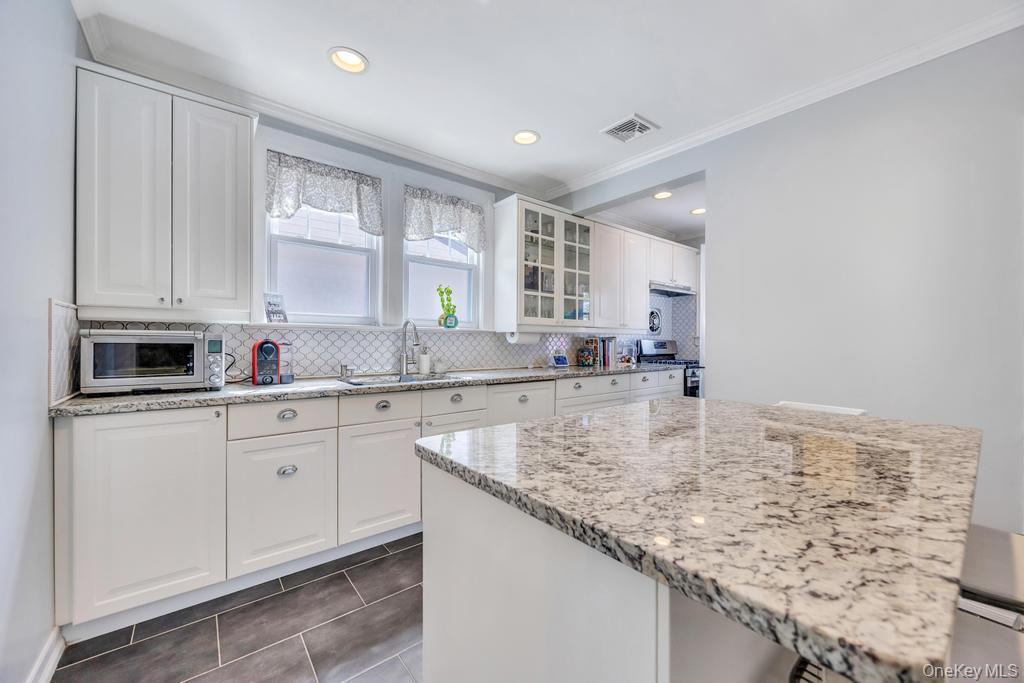 14 Lenox Avenue, Lynbrook, NY 11563