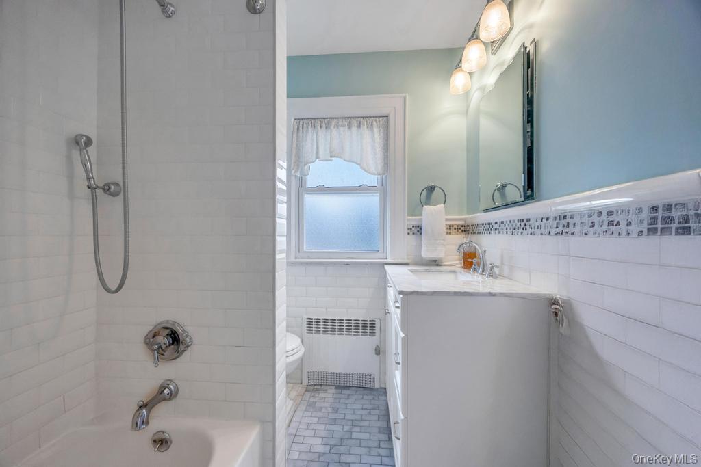 14 Lenox Avenue, Lynbrook, NY 11563