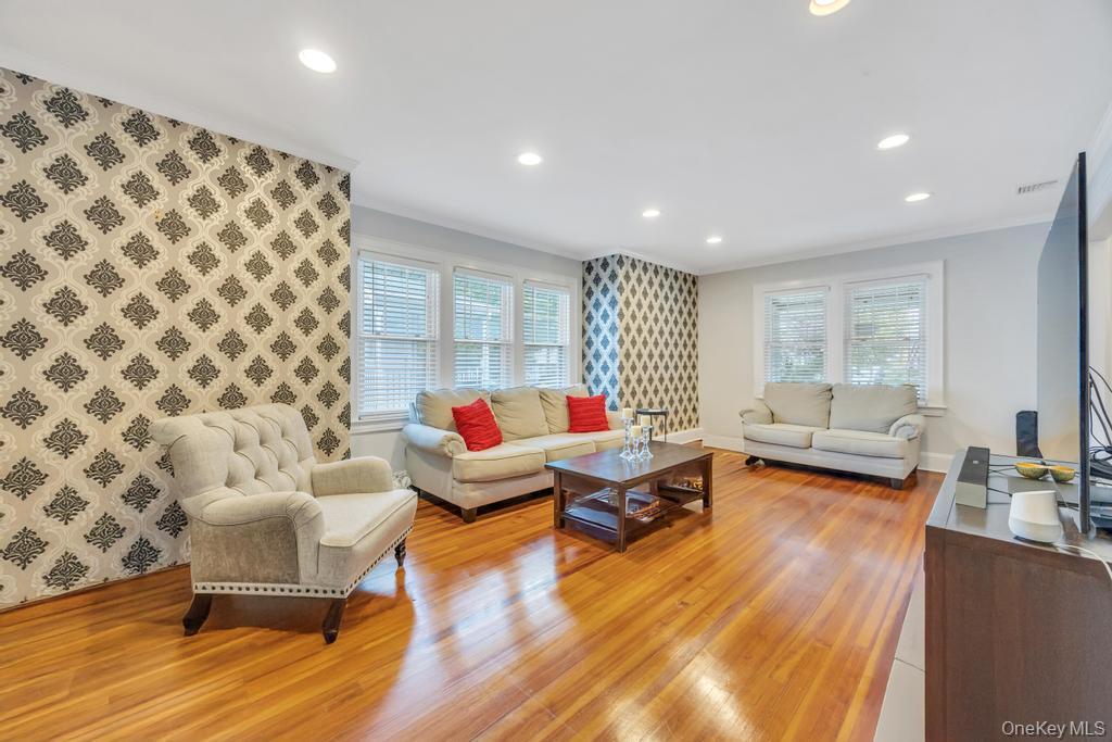 14 Lenox Avenue, Lynbrook, NY 11563