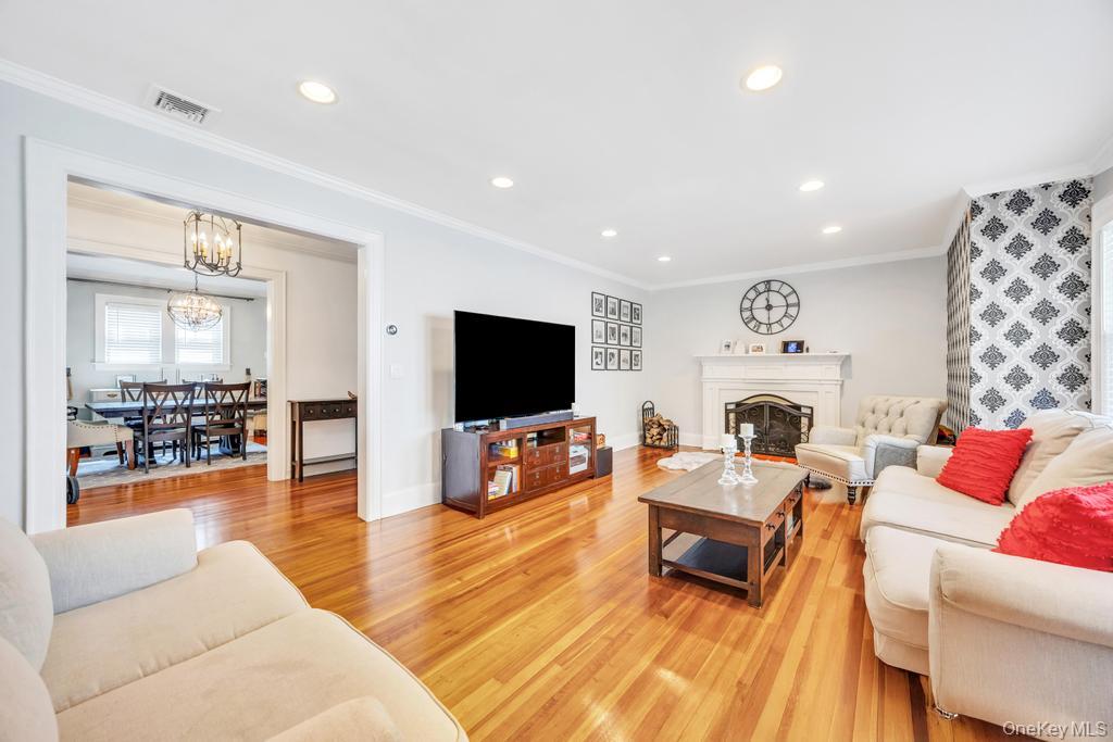 14 Lenox Avenue, Lynbrook, NY 11563