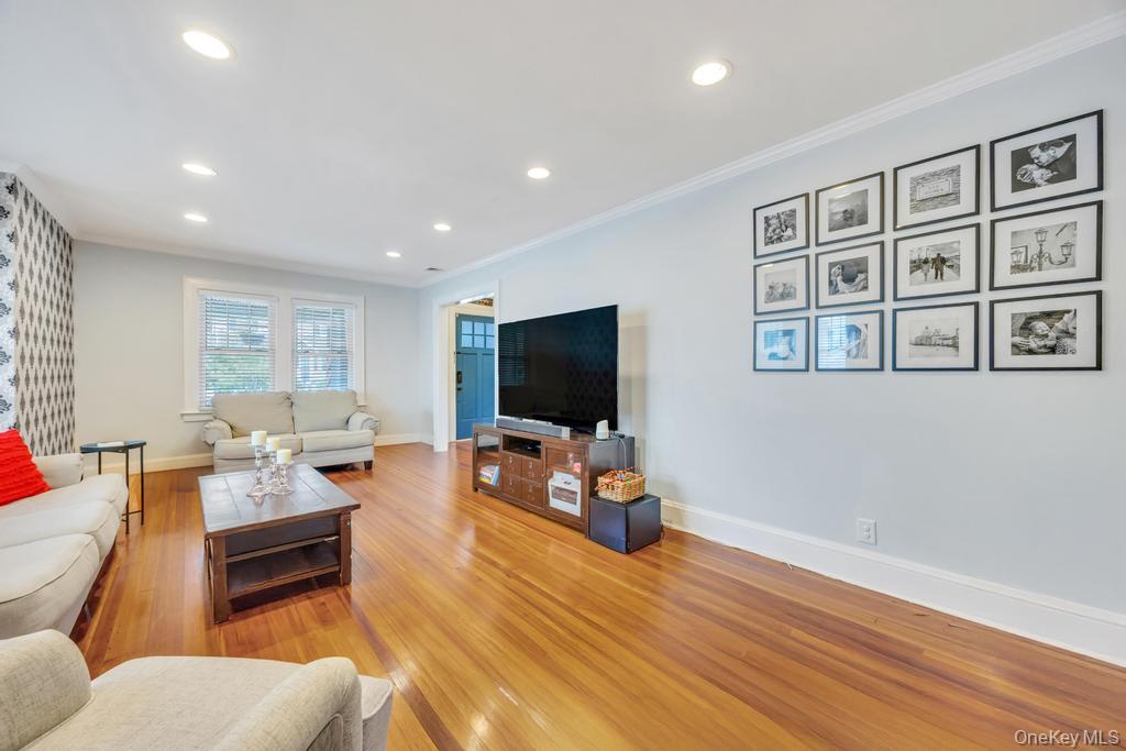 14 Lenox Avenue, Lynbrook, NY 11563