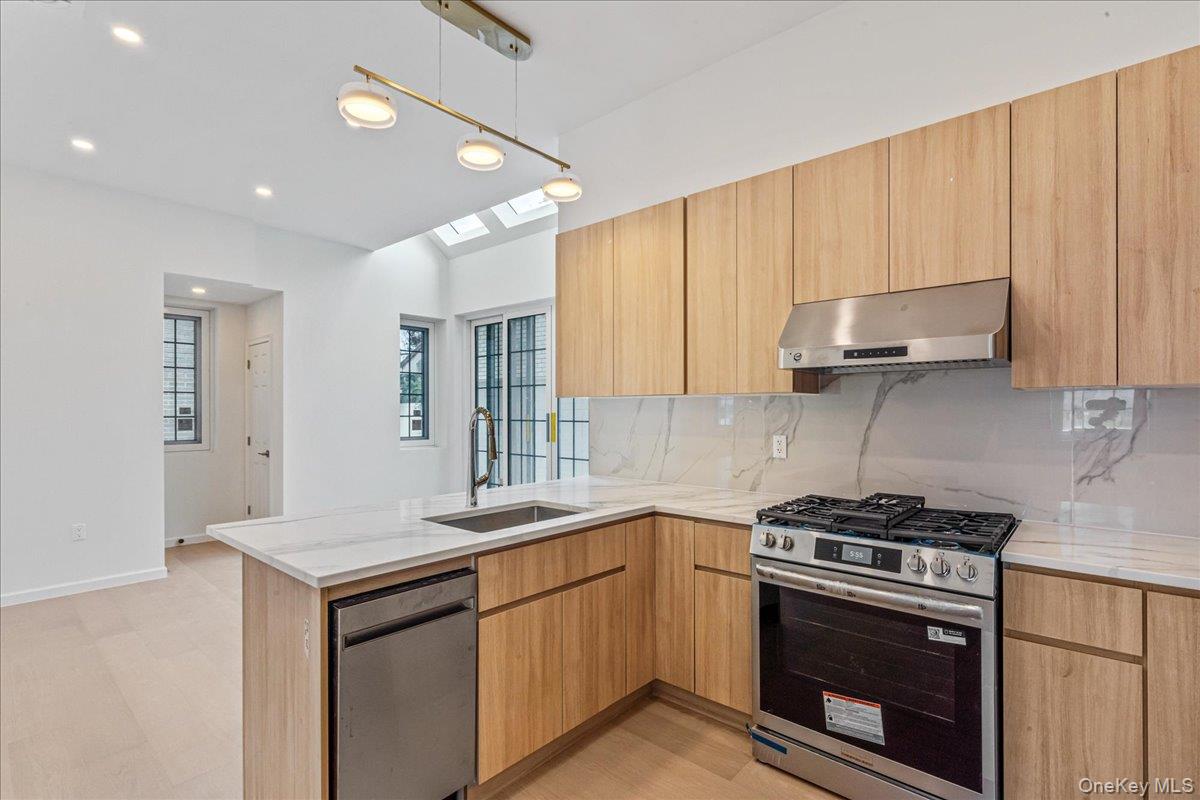 150-17 Hawtree St, Ozone Park, NY 11417