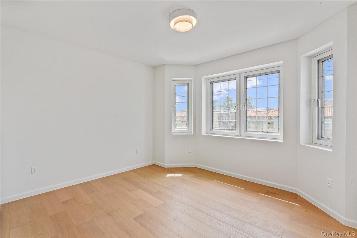 150-17 Hawtree St, Ozone Park, NY 11417