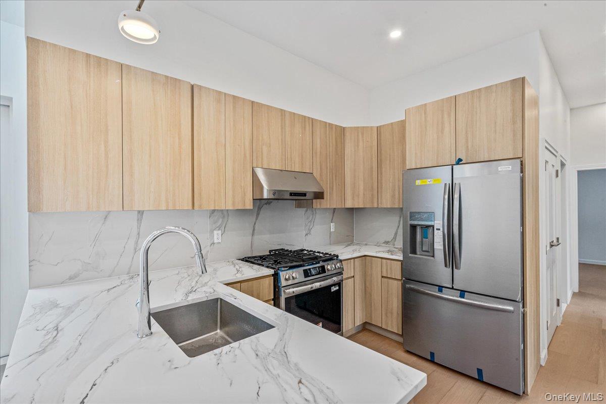 150-17 Hawtree St, Ozone Park, NY 11417