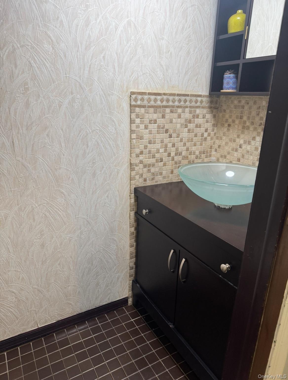 88 E Valley Stream Boulevard # 9, Valley Stream, NY 11580