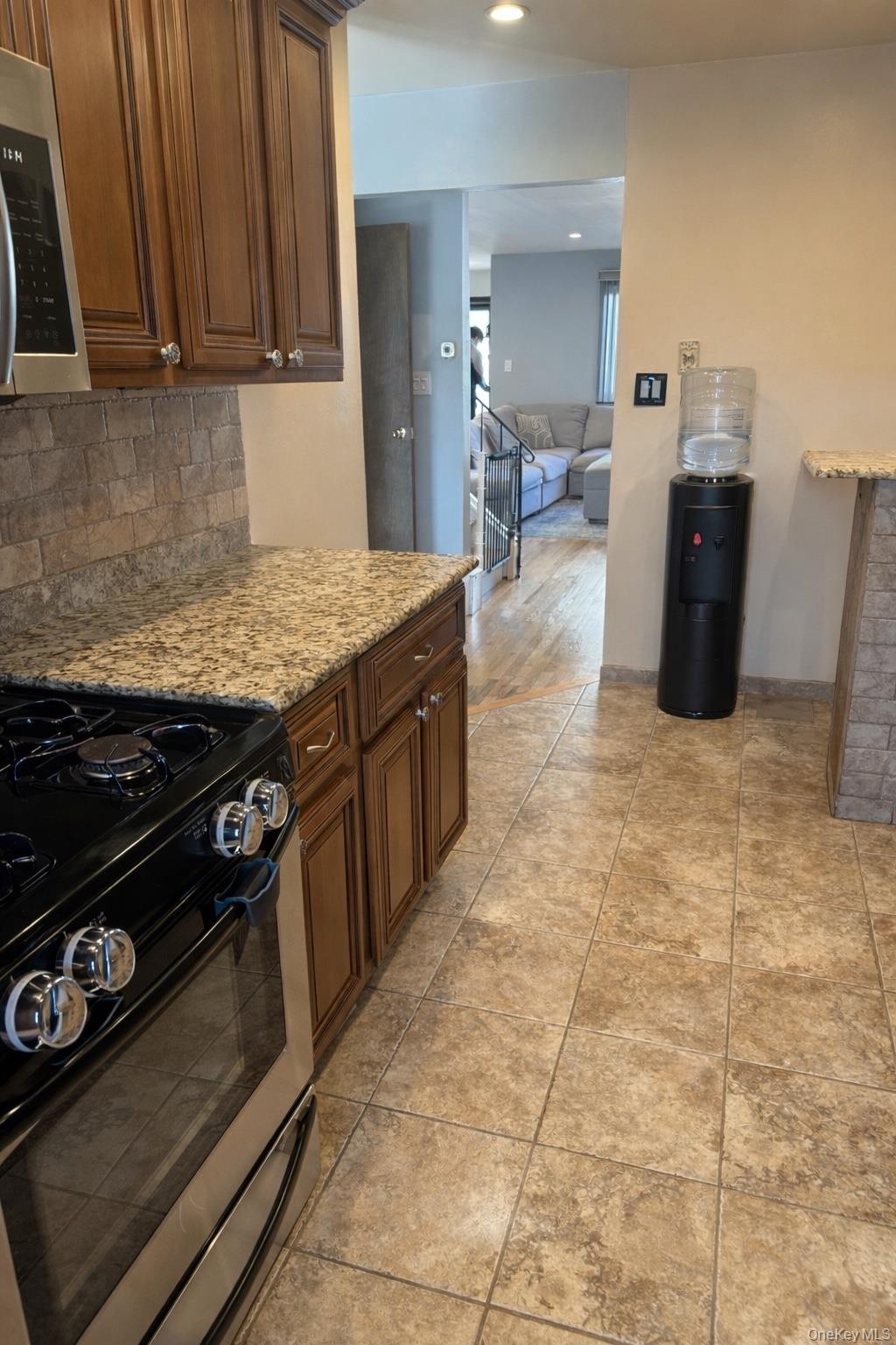 88 E Valley Stream Boulevard # 9, Valley Stream, NY 11580