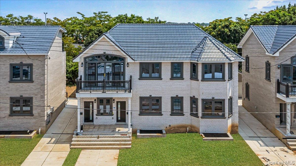 150-25 Hawtree St, Ozone Park, NY 11417