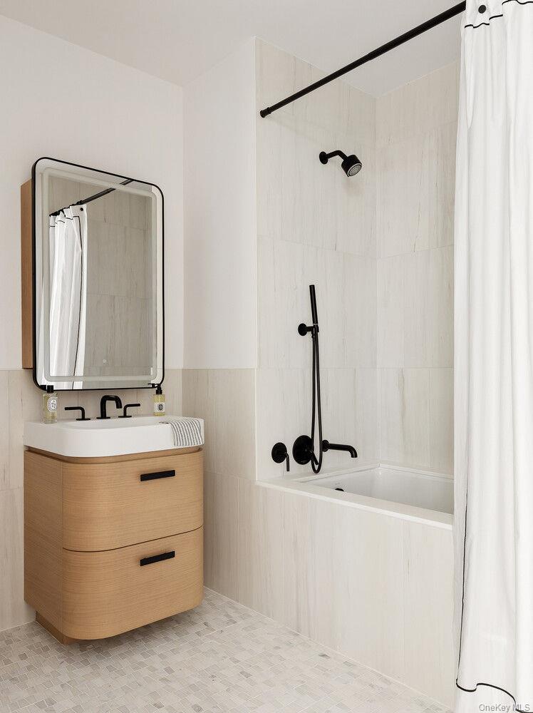 480 KENT Avenue # 18A, Brooklyn, NY 11249