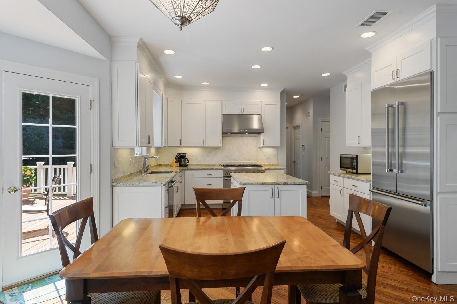 33 Walters Avenue, Cold Spring Harbor, NY 11724