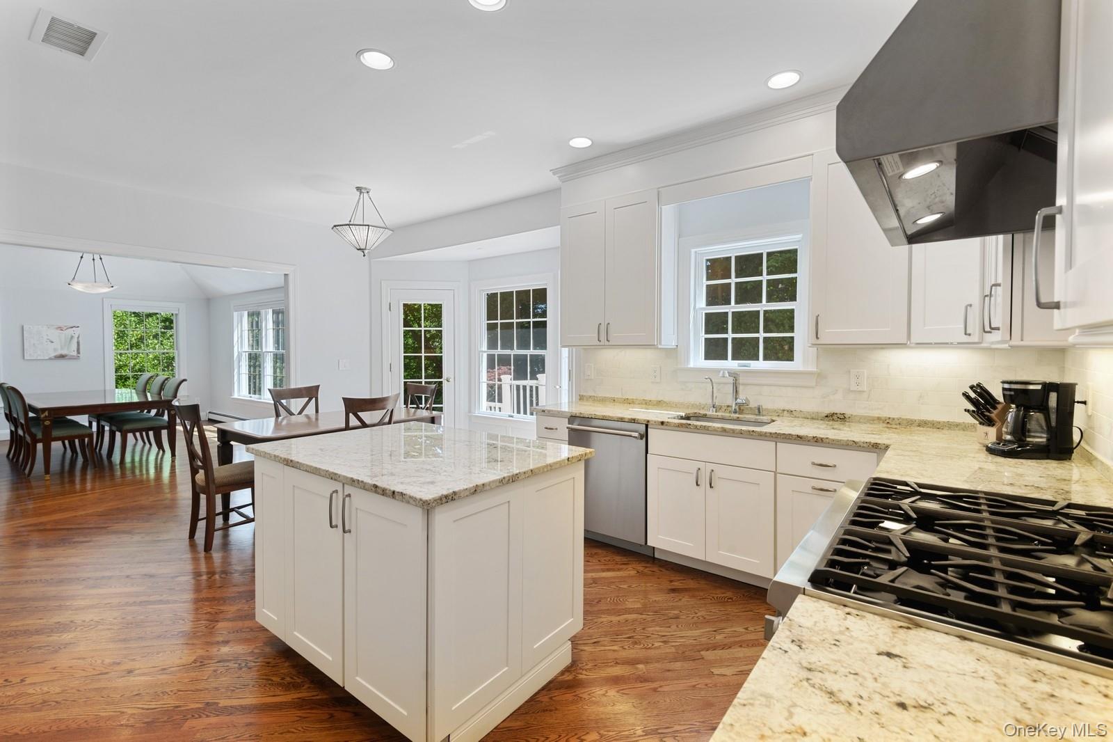 33 Walters Avenue, Cold Spring Harbor, NY 11724