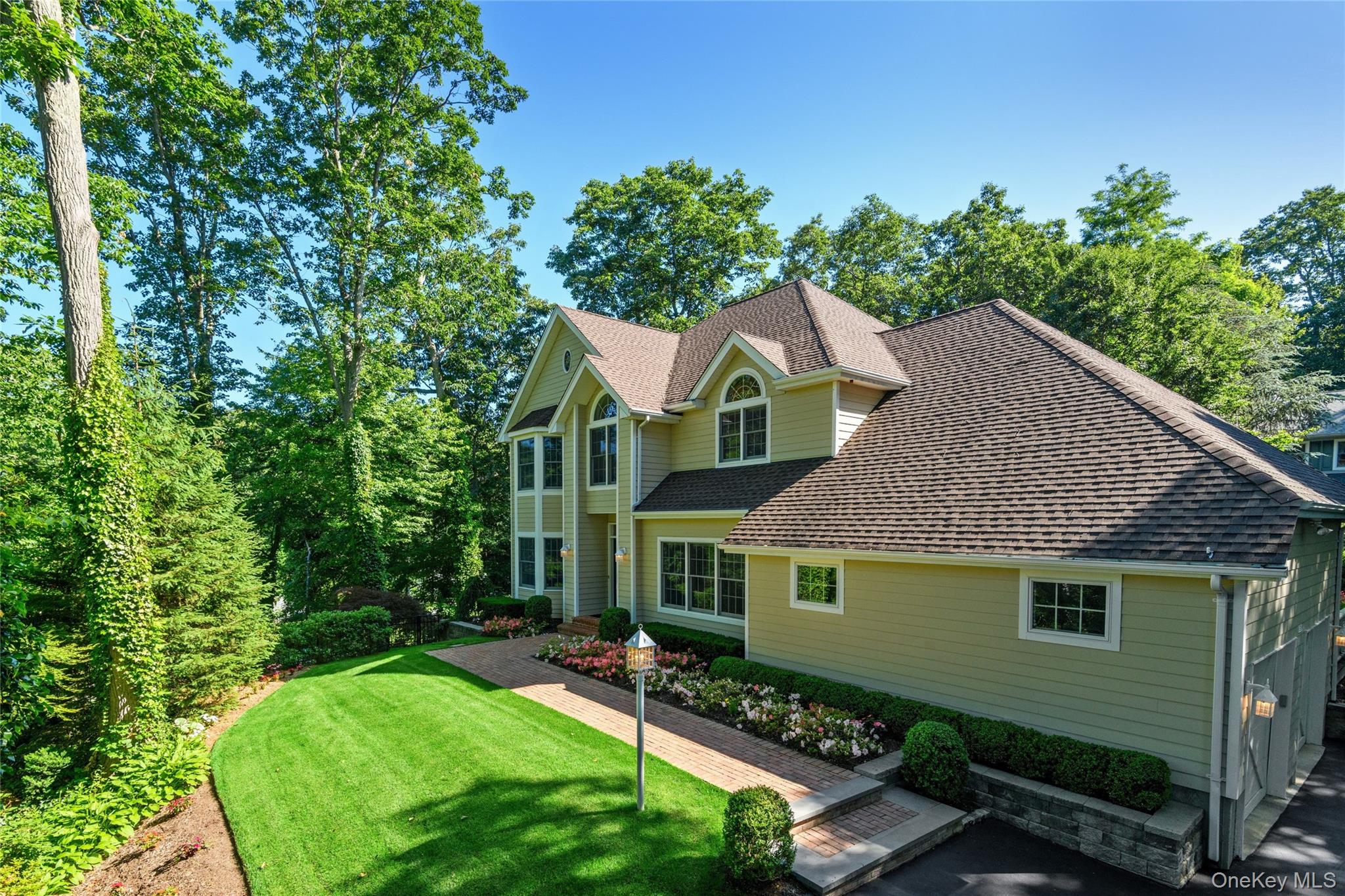 33 Walters Avenue, Cold Spring Harbor, NY 11724