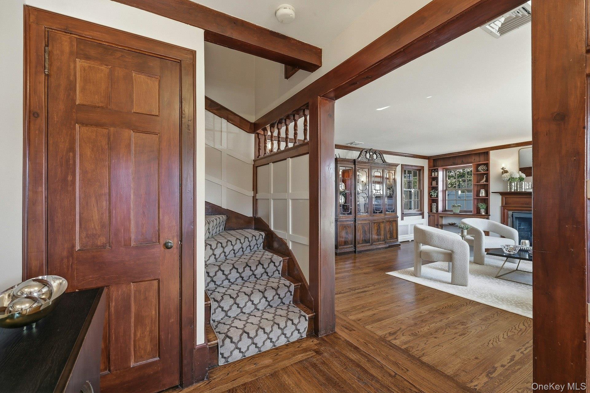 6 Janssen Drive, Manhasset, NY 11030