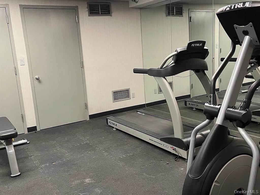 88 Cutter Mill Road # 518, Great Neck, NY 11021