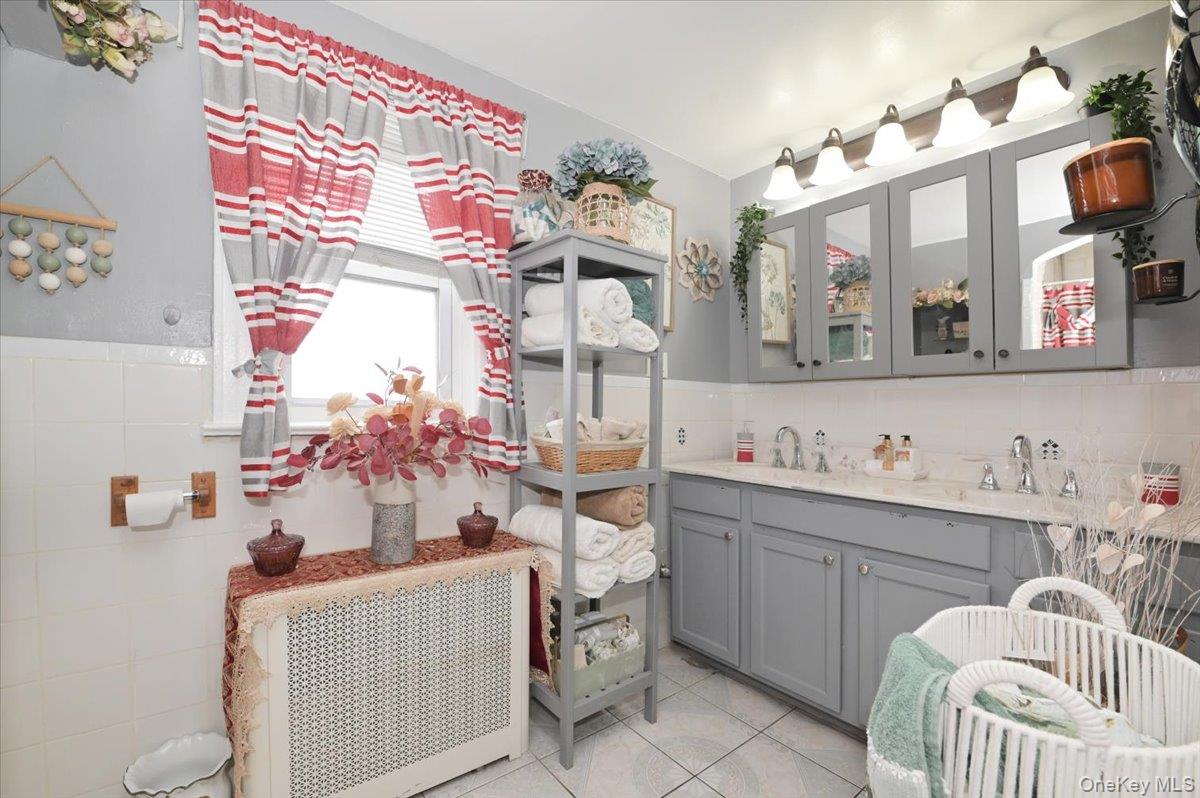 13071 225th Street, Laurelton, NY 11413