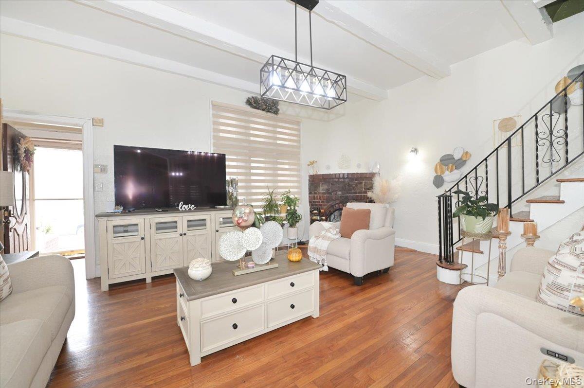 13071 225th Street, Laurelton, NY 11413